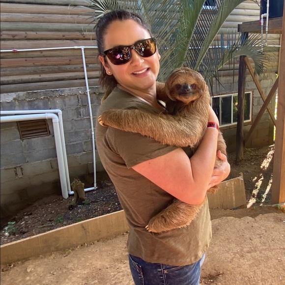 Meet Your Poshmark Buyer & Seller - Picture 4 of 5